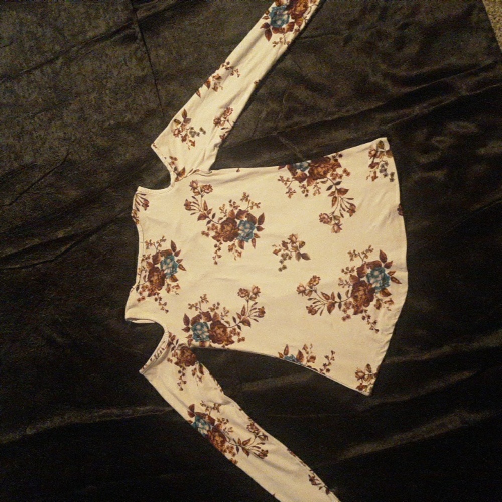 RUE 21 SIZE XS LONG SLEEVE FLORAL SHIRT - Picture 4 of 4
